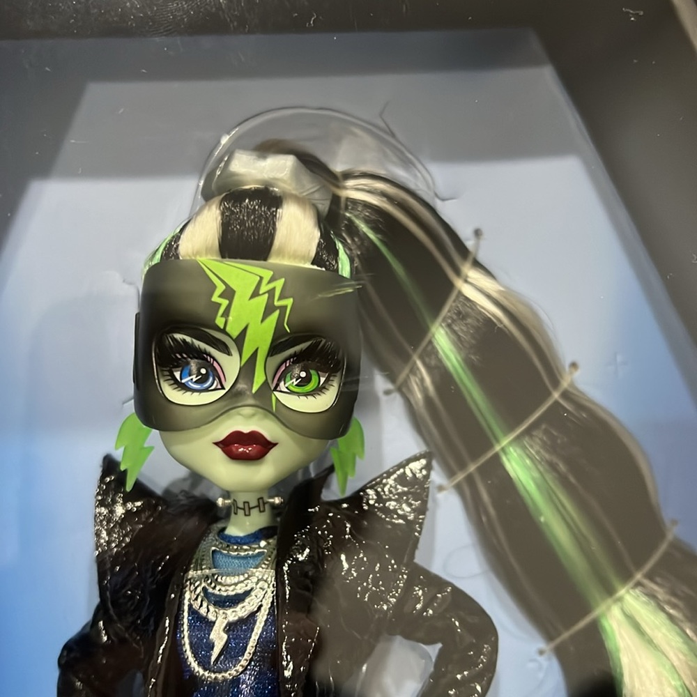 MATTEL MONSTER HIGH MIDNIGHT RUNWAY DOLL - Picture 5 of 6